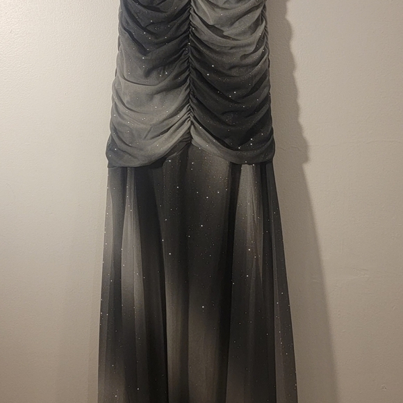 Silver/gray long evening dress - Picture 1 of 7